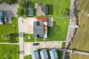 937 5th St, San Leon, TX 77539 - Photo 4
