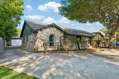 306 Lafayette Lane, League City, TX 77573 - Photo 2