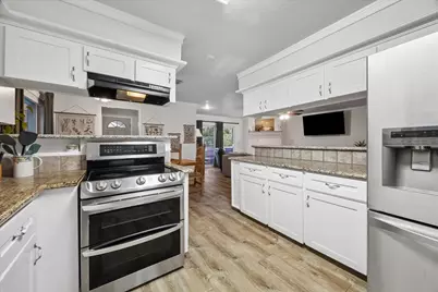 306 Lafayette Lane, League City, TX 77573 - Photo 12