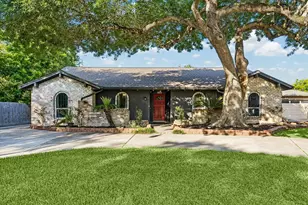306 Lafayette Ln, League City, TX 77573 - Photo 1