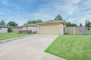 10615 Heatherford Dr, Houston, TX 77041 - Photo 2