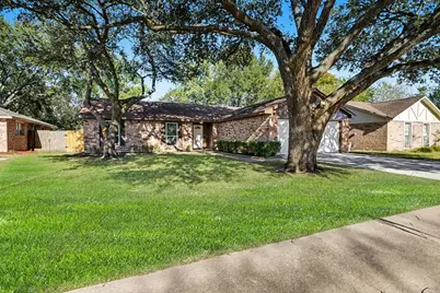 2815 Mayflower Landing Court, Webster, TX 77598 - Photo 2