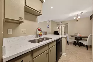 4649 Wild Indigo St, Houston, TX 77027 - Photo 18