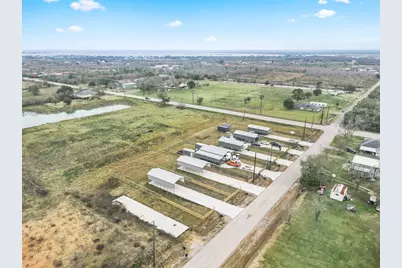 909 26th Street, Dickinson, TX 77539 - Photo 2