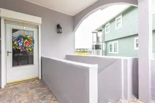 423 Hana Dr, Tiki Island, TX 77554 - Photo 4