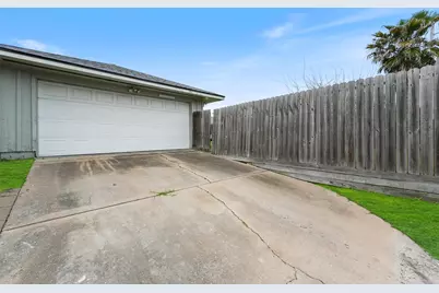 9 S Shore Drive, Galveston, TX 77551 - Photo 26