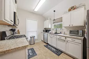 8915 Durham Manor Ln, Houston, TX 77075 - Photo 6