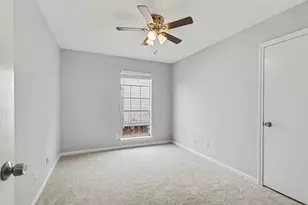 10654 Hazelhurst Dr, Houston, TX 77043 - Photo 12