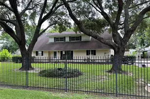 2534 Oleander Dr, Pasadena, TX 77503 - Photo 2