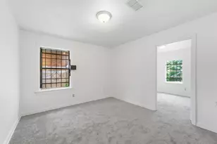 5326 Wenda St, Houston, TX 77033 - Photo 10