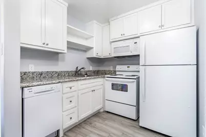 207 N Poplar Street #B, Tomball, TX 77375 - Photo 2