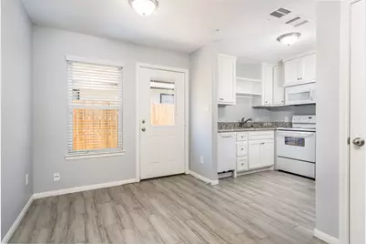 207 N Poplar Street #B, Tomball, TX 77375 - Photo 4