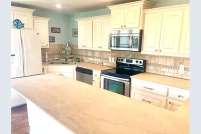 834 Eastview, Crystal Beach, TX 77650 - Photo 6