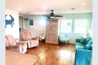 834 Eastview, Crystal Beach, TX 77650 - Photo 4