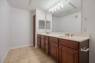 7575 Kirby Dr, Houston, TX 77030 - Photo 10