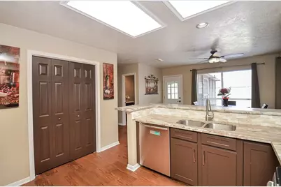 15911 Surrey Woods Drive, Friendswood, TX 77546 - Photo 20