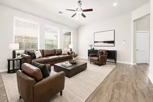 8419 Hunterwyck Ln, Baytown, TX 77521 - Photo 4