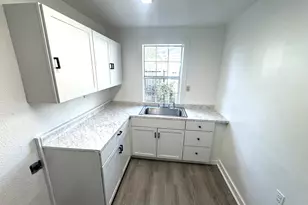 3007 Meadowlane St, Victoria, TX 77901 - Photo 6
