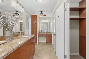 10331 Lynbrook Hollow St, Houston, TX 77042 - Photo 14