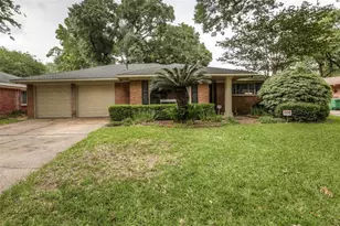 6222 Lindyann Ln, Houston, TX 77008 - Photo 1
