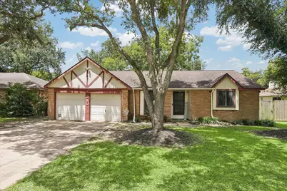 210 Brandywyne Drive, Friendswood, TX 77546 - Photo 2
