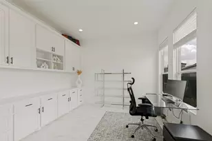 8002 N Circle Dr, Houston, TX 77071 - Photo 16