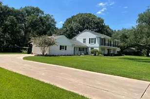 2503 Meadow Ln, El Campo, TX 77437 - Photo 2