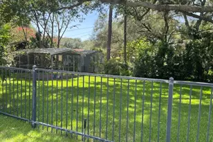 2503 Meadow Ln, El Campo, TX 77437 - Photo 4