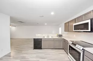606 Travis St, Baytown, TX 77520 - Photo 4