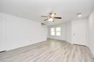 606 Travis St, Baytown, TX 77520 - Photo 8