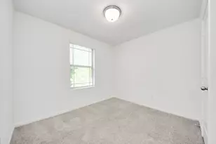 606 Travis St, Baytown, TX 77520 - Photo 12