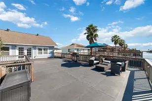 196 Barracuda St, Bayou Vista, TX 77563 - Photo 2