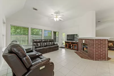 9539 Barretts Glen Court, Houston, TX 77065 - Photo 18