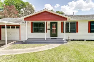 305 Yaupon St, Sweeny, TX 77480 - Photo 4