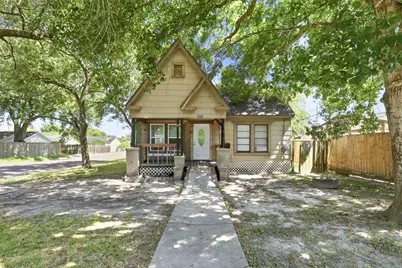 800 E Lobit Street, Baytown, TX 77520 - Photo 1
