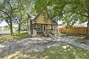 800 E Lobit St, Baytown, TX 77520 - Photo 2