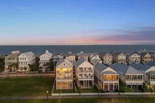 2646 E Seaside Dr, Galveston, TX 77550 - Photo 2