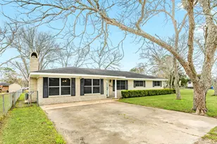 212 Avenue B, Brazoria, TX 77422 - Photo 2