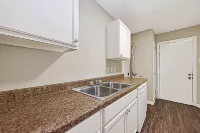 3927 Prudence Drive, Houston, TX 77045 - Photo 14