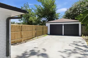 6211 Dumfries Dr, Houston, TX 77096 - Photo 38
