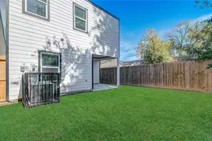835 S Victory Dr, Houston, TX 77088 - Photo 38
