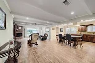 1200 Plantation Dr, Dickinson, TX 77539 - Photo 8