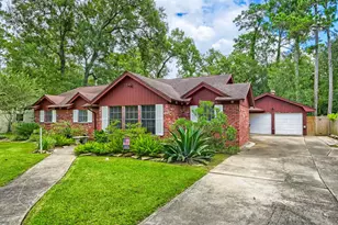 1200 Plantation Dr, Dickinson, TX 77539 - Photo 2