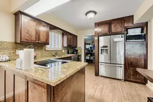 1200 Plantation Dr, Dickinson, TX 77539 - Photo 10
