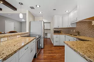 49 Briar Hollow Ln, Houston, TX 77027 - Photo 10