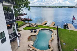 848 Lake View Dr, Montgomery, TX 77356 - Photo 1