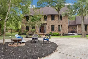 906 Quaker Bnd Dr, Friendswood, TX 77546 - Photo 1