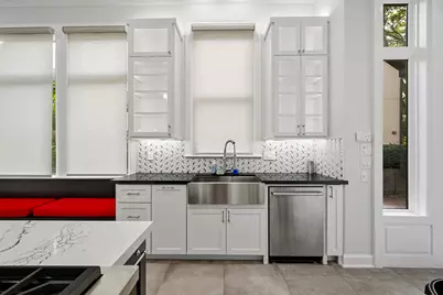 8842 Inverness Park Way, Houston, TX 77055 - Photo 18