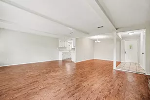 5127 Royal Pkwy, Friendswood, TX 77546 - Photo 2