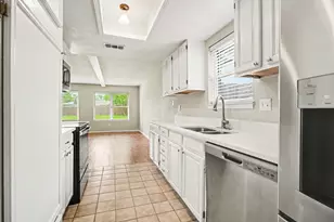 5127 Royal Pkwy, Friendswood, TX 77546 - Photo 10